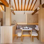 Cottage Lunar