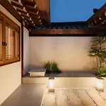 Cottage Lunar